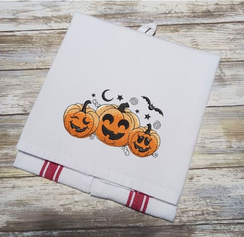 207-800.P275-Three-Funny-Pumpkins-38385909-800.P275