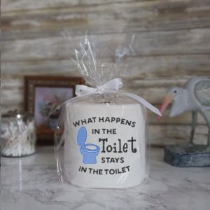 WHAT HAPPENS IN THE TOILET STAYS - Funny Toilet Paper Cover Bathroom Decor Funny GifT