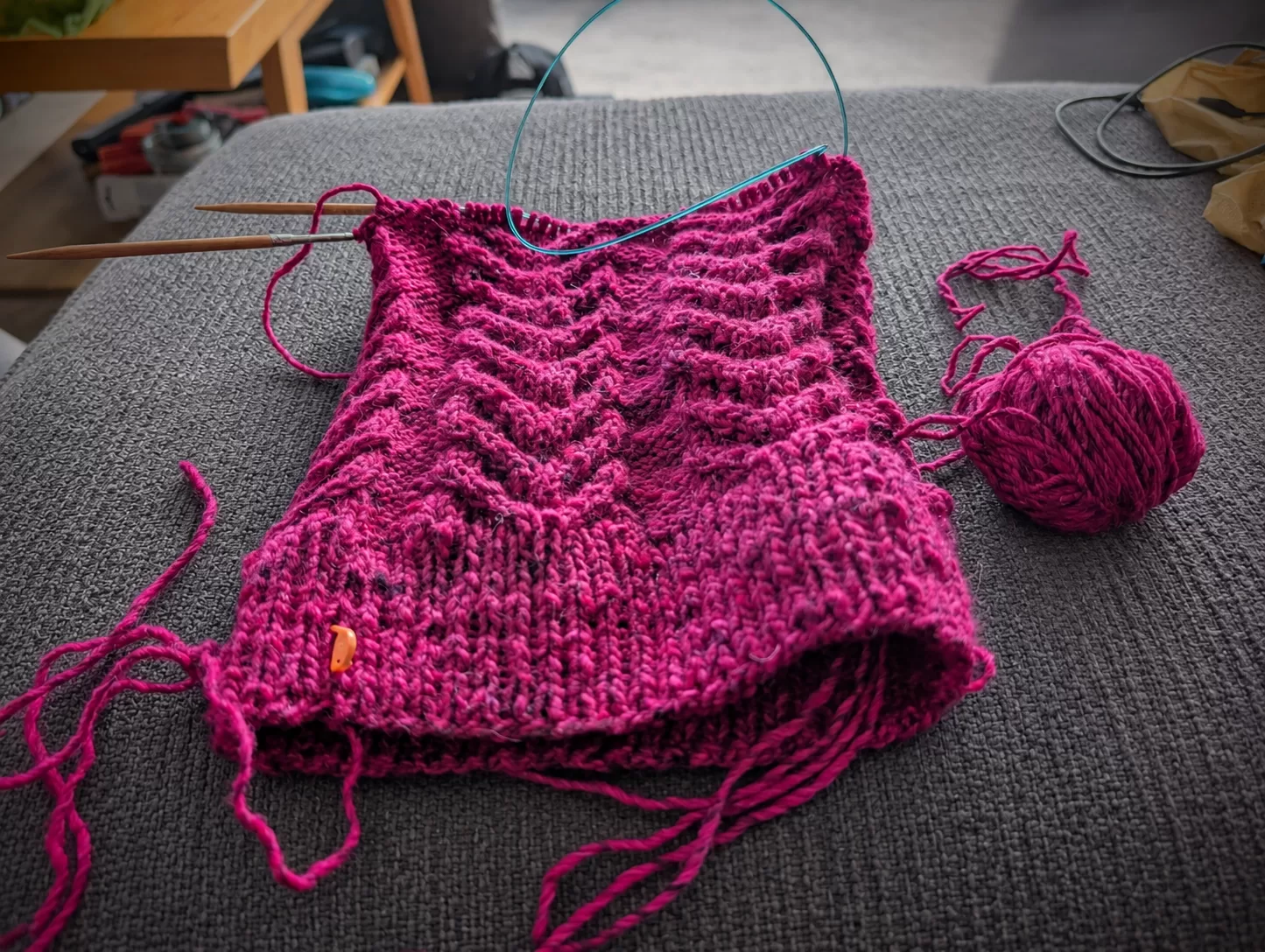 3557-Magenta Chevron Lace Knitting Project