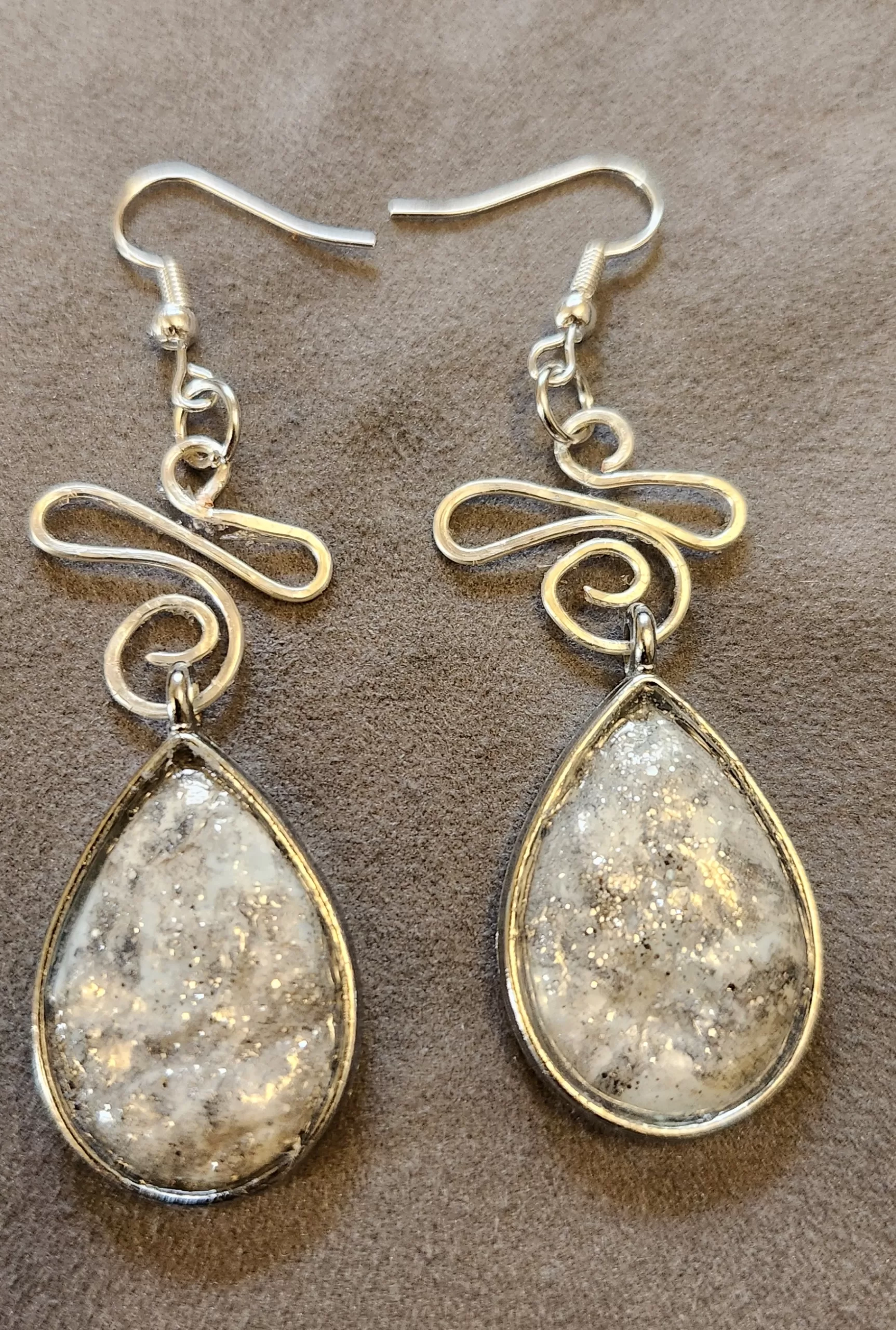 3567-blue and grey stone pounded wire