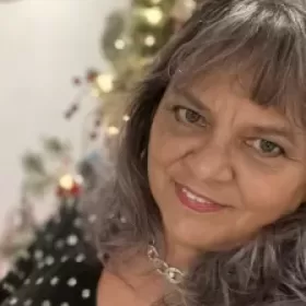 Profile picture of Dee Beattie